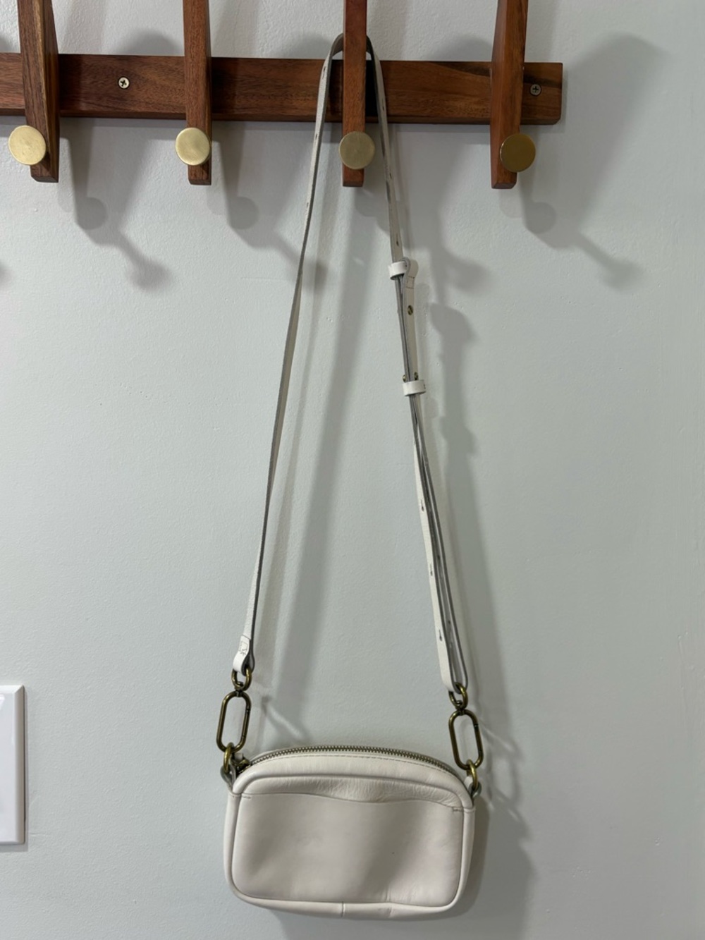 • Madewell Leather Carabiner Mini Crossbody Bag •